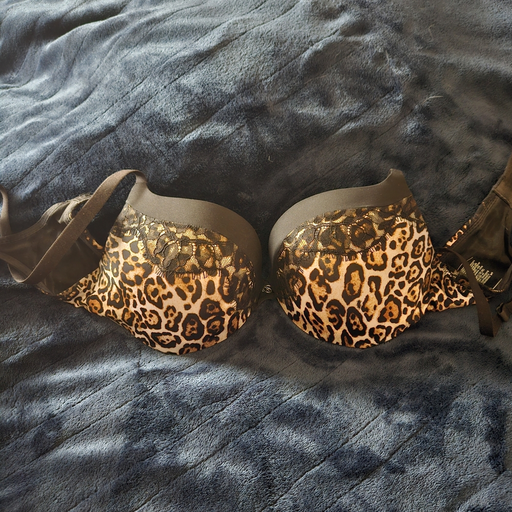 32D NWOT Victoria's Secret Black and Tan Push-Up Bra